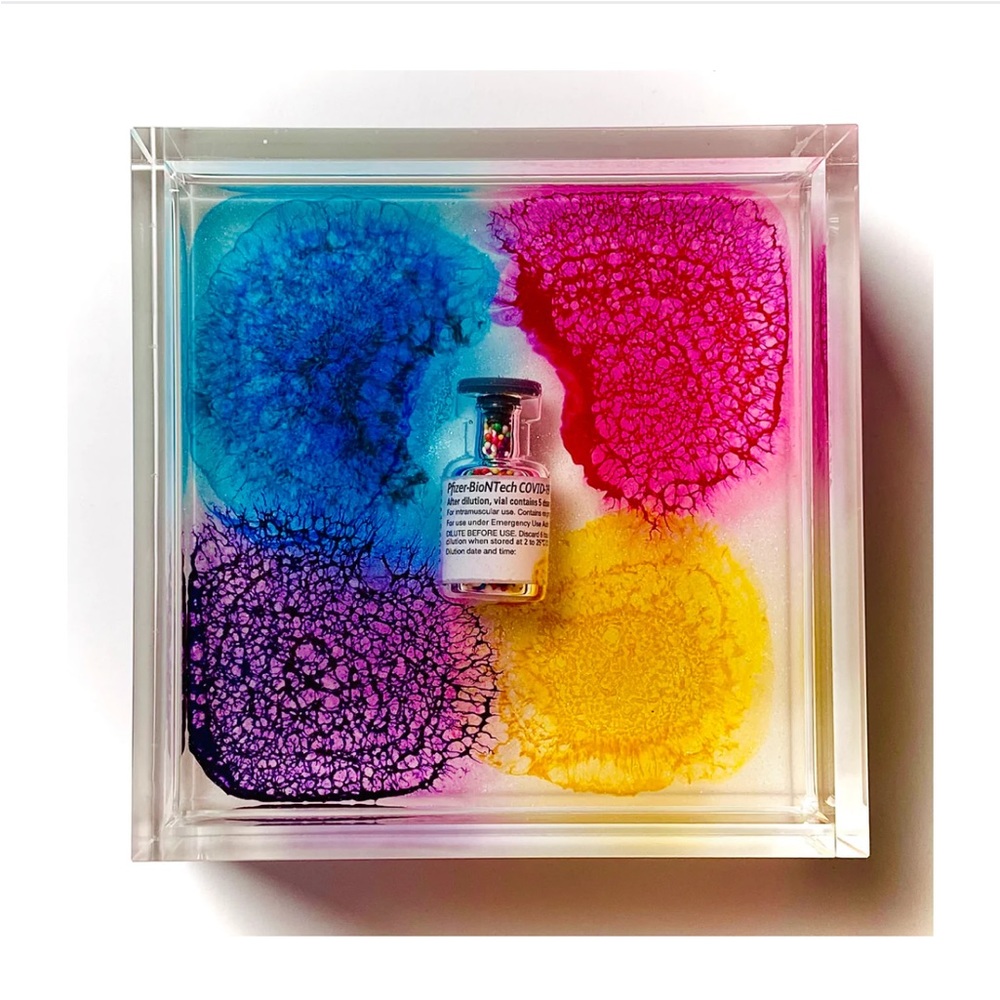 NIB!- Limited Edition Art by Stephanie Roberts Pfizer vaccine Catchall Tray